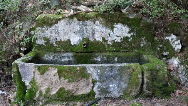 Tarihi lahit çeşme oldu