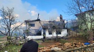 Saimbeyli’de yanan ev kullanılmaz hale geldi