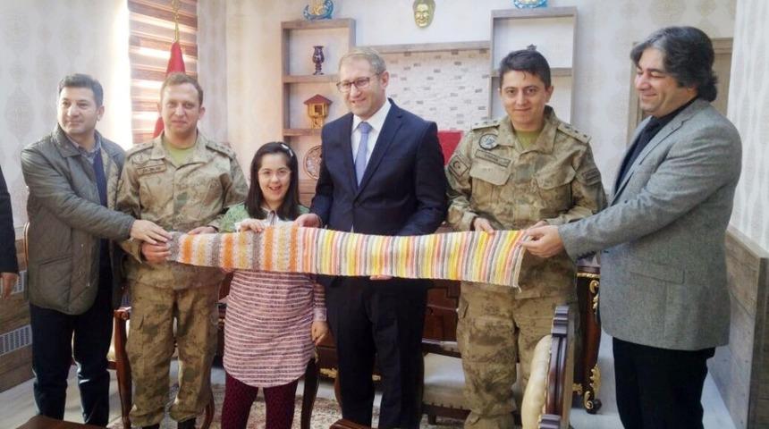 Down&rsquo;lu Sena Nur&rsquo;dan, Mehmet&ccedil;ik i&ccedil;in duygulandıran davranış