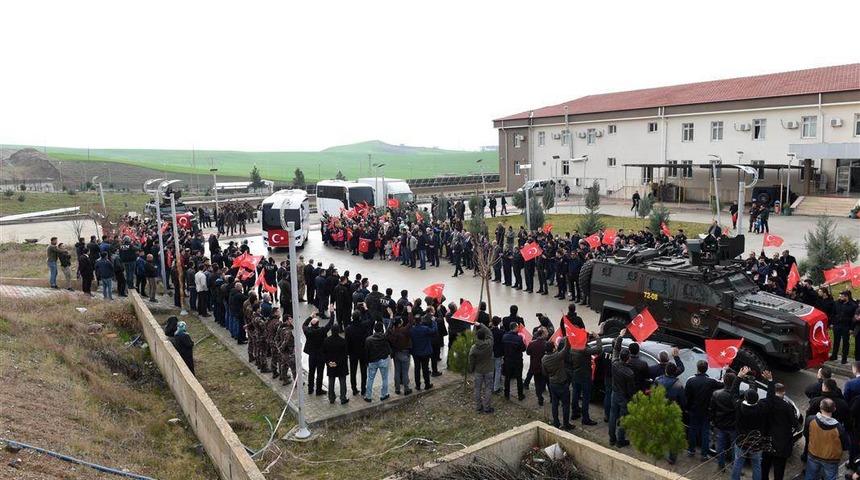 Batman'dan &ouml;zel harekat polisleri 'Zeytin Dalı Harekatı' i&ccedil;in uğurlandı