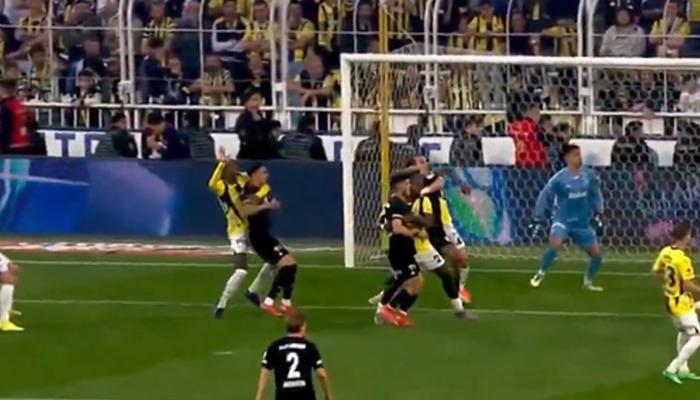 Fenerbahçe-Beşiktaş derbisinde inanılmaz anlar! Önce penaltıyı kaçırdı sonra golünü attı