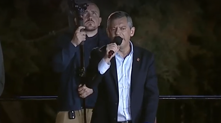 CHP lideri Özgür Özel Ankara'da partililere seslendi: "CHP böyle bir provokasyonla geri adım attırılacak bir parti değildir"
