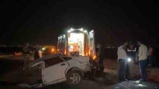 Siverek’te korkunç kaza! Otomobil tıra çarptı: 1 ölü, 1 yaralı