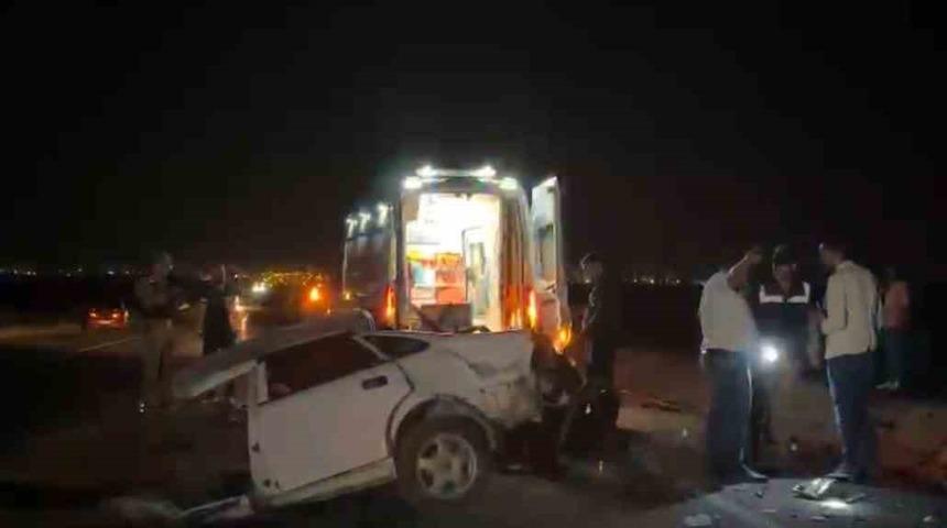 Siverek’te korkunç kaza! Otomobil tıra çarptı: 1 ölü, 1 yaralı