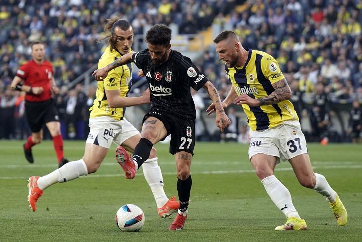 Fenerbahçe bir derbiden daha mağlubiyetle ayrıldı! Rıdvan Dilmen canlı yayında çok sinirlendi... Yönetime beklenmedik Galatasaray örneği G5