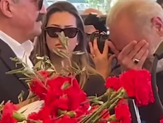 Tabutun başında gözyaşlarını tutamadı