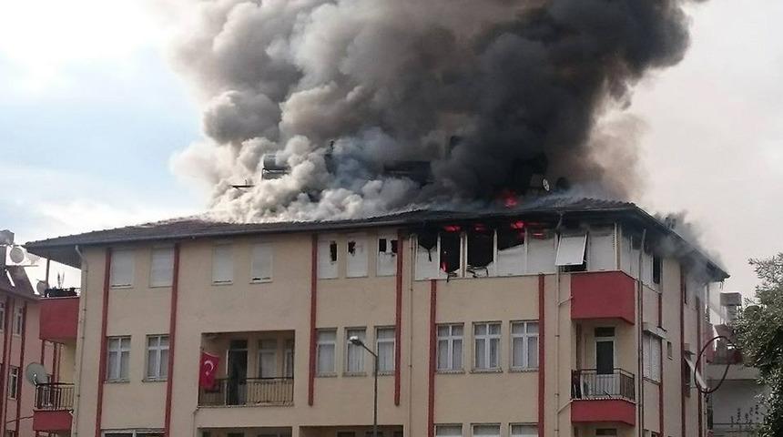 Manavgat'taki &ccedil;atı yangını 2 saatte s&ouml;nd&uuml;r&uuml;ld&uuml;