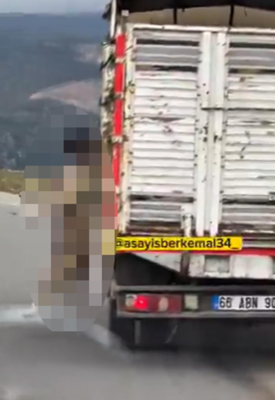 Köpeği boynundan iple kamyona asarak taşıdı! Yozgat taki görüntülere tepki yağıyor: "İnsanlık ölmüş" 1