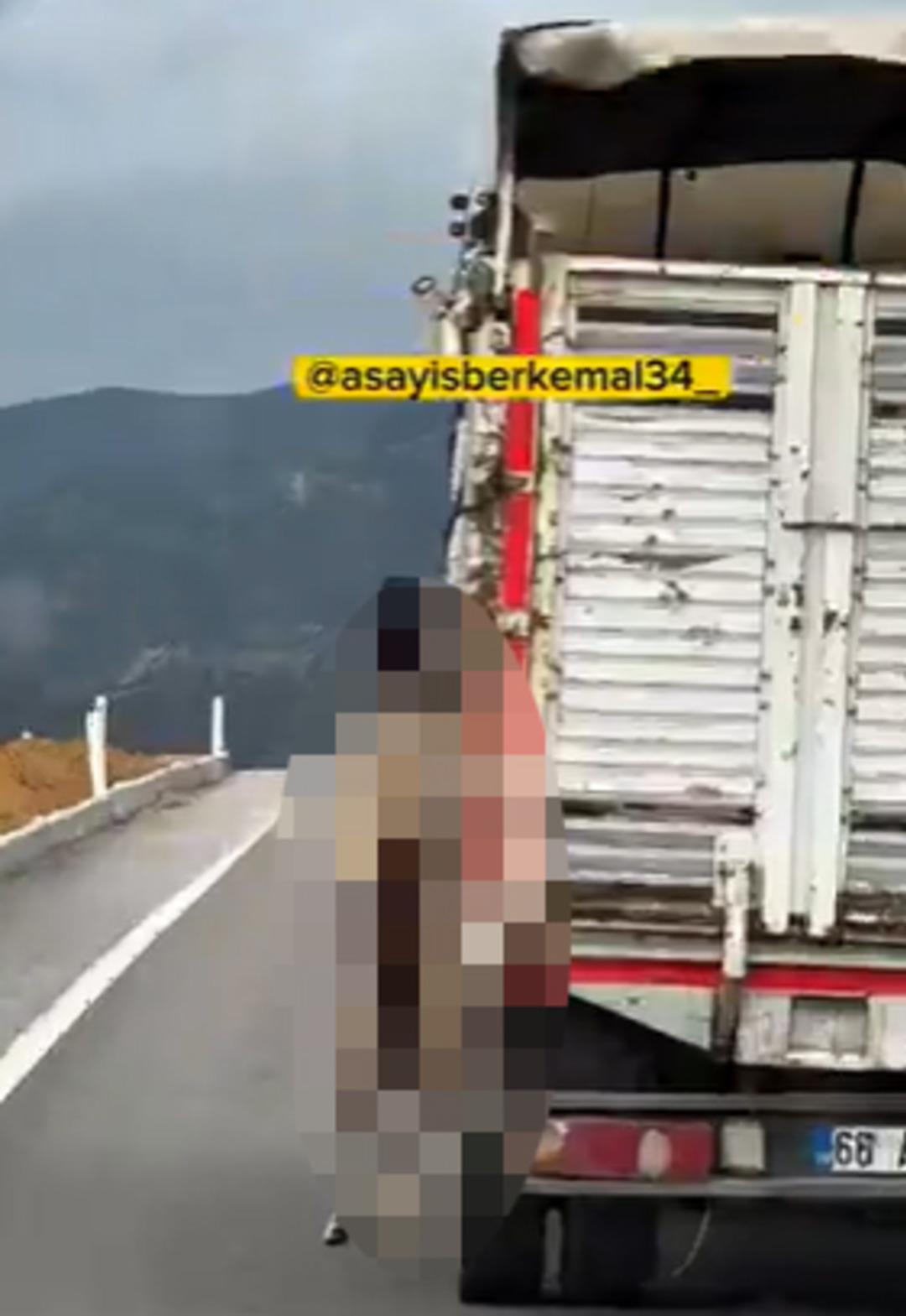 Köpeği boynundan iple kamyona asarak taşıdı! Yozgat taki görüntülere tepki yağıyor: "İnsanlık ölmüş" 2