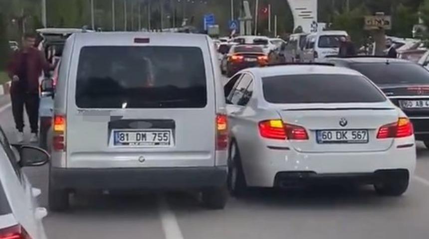 Tokat’ta düğün konvoyunda tehlikeli gelenek