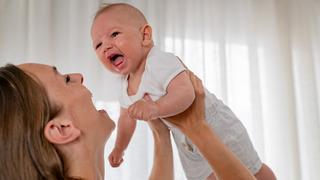 Bebekleri severken bu hareketlere dikkat! Bebekte kalıcı hasar bırakmayın! Uzmanlar uyarıyor: Sallamak, zıplatmak hayati risk oluşturur'