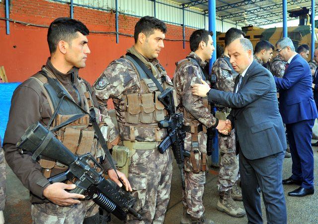 Osmaniye'den özel harekat polisleri 'Zeytin Dalı Harekatı' için uğurlandı