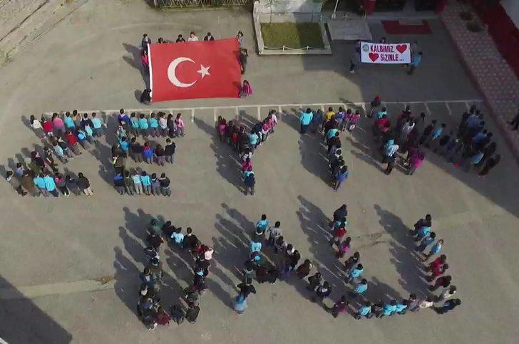 Öğrenciler 'Zeytin Dalı' yazısını oluşturdu