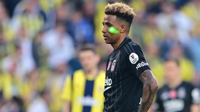 Penaltı öncesi Gedson Fernandes'e lazer tutmuştu! O taraftar spordan men edildi