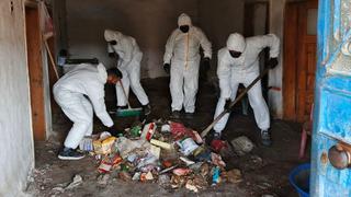 Kötü koku adeta mahalleyi sarmıştı: Evinden 1 kamyon dolusu çöp çıktı! 