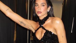 Dua Lipa şeffaf eteğiyle sokaklarda! Tarzıyla sosyal medyayı ikiye böldü