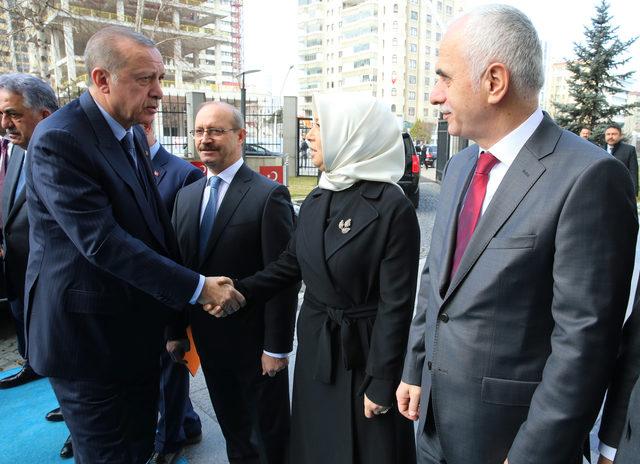 Erdoğan: Afrin şehir merkezini bir an önce kuşatıp teröristlerin dışarı ile temasını kestikten sonra yeni bir strateji ile harekatı sürdüreceğiz 
