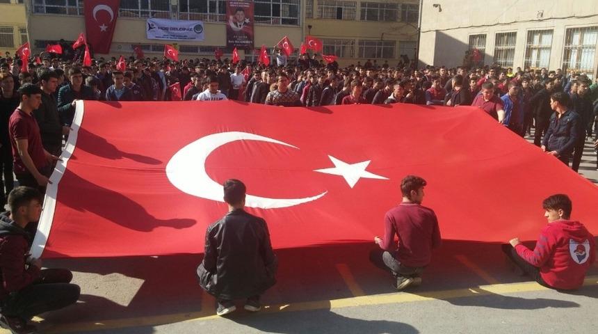 &Ouml;ğrencilerden Mehmet&ccedil;iğe destek programı