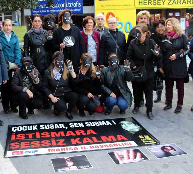 CHP'li kadınlardan çocuk istismarına karşı, maskeli oturma eylemi