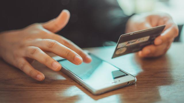 Kiralık evlerden açık hat kullanarak vatandaşları dolandırdılar! Kendilerini bankacı olarak tanıtan çete çökertildi
