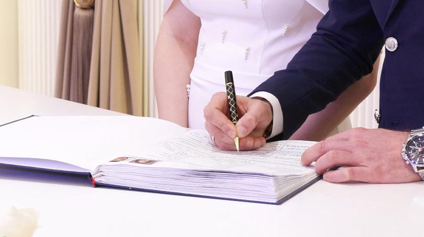 İstanbul'da nikah salonlarında 'evet' yoğunluğu! Çiftler '05.05.25' tarihinde evlenmek için sıraya girdiler...