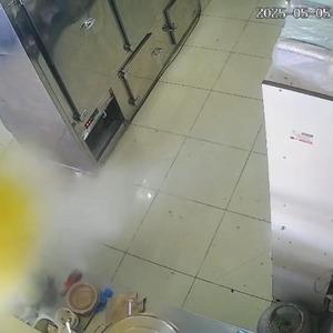 Lokantadaki düdüklü tencere bomba gibi patladı! Çalışan saniyelerle kurtuldu