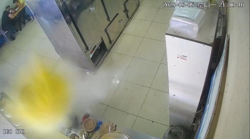 Lokantadaki düdüklü tencere bomba gibi patladı! Çalışan saniyelerle kurtuldu