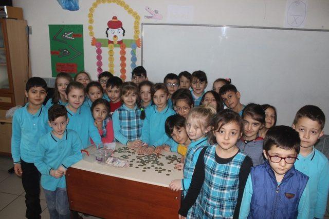 Öğrenciler harçlıklarını Mehmetçik Vakfı için biriktirdi