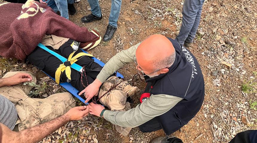 Uçurumdan düşen vatandaşı itfaiye ekipleri kurtardı