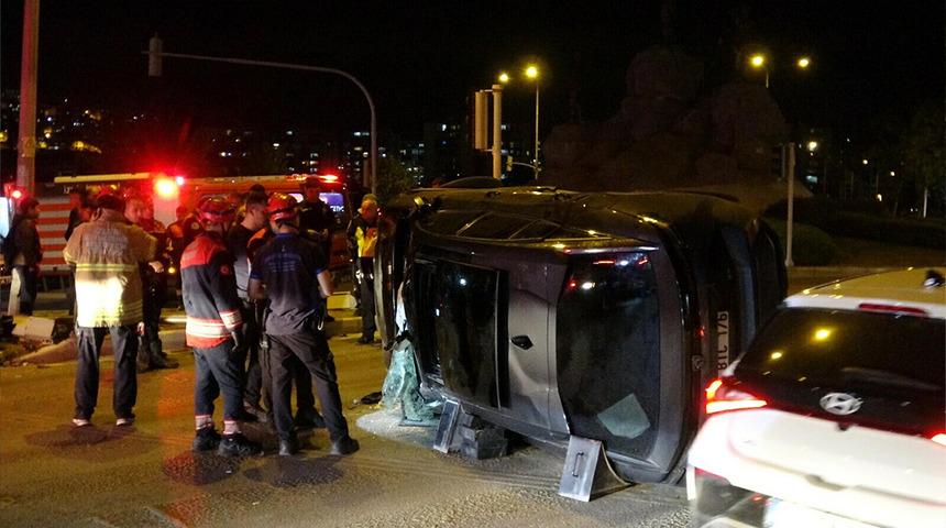 Direksiyon hakimiyetini kaybedince takla attı! Trafik lambasına çarparak durabildi: 1 kişi yaralandı