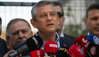 Özgür Özel: ‘Şüpheyle yaklaştığım bir kişi var! Bizi zorla oradan geçirtti’