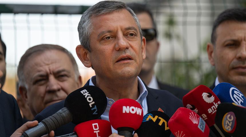  Özgür Özel’den saldırıya ilişkin çok konuşulacak çıkış: ‘Şüpheyle yaklaştığım bir kişi var! Bizi zorla oradan geçirtti’