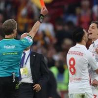 Zaniolo çıldırdı oyundan atıldı! 'Kariyerinin sonu'