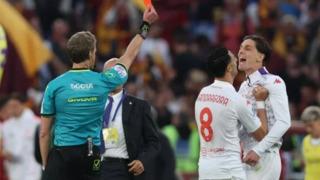 Zaniolo çıldırdı oyundan atıldı! 'Kariyerinin sonu'