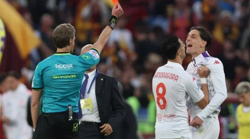 Galatasaray'dan kiralık olarak gitmişti! Zaniolo, Roma mücadelesinde adeta çılgına döndü oyundan atıldı: Kariyerinin sonu