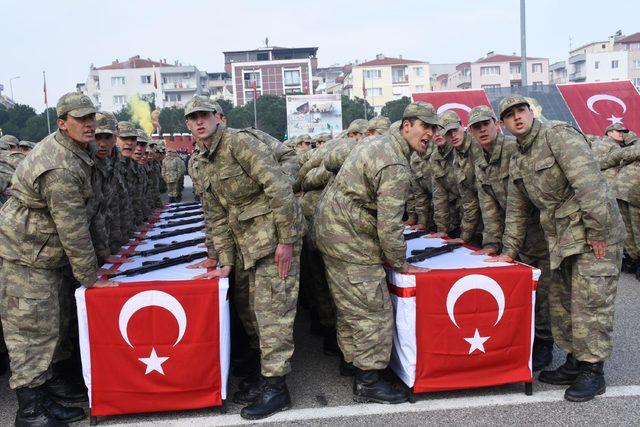 Acemi askerler yemin etti, törende 'Diriliş' dizisi müziği çaldı