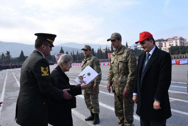 Acemi askerler yemin etti, törende 'Diriliş' dizisi müziği çaldı