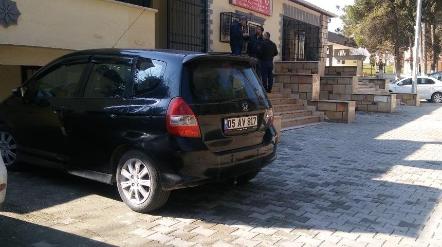 Ayrıldığı kocası ve &ccedil;ocuklarını bulamayınca intihar etti