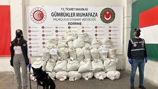 Kapıkule'de otobüsteki yüzlerce kilo esrarı Turbo buldu