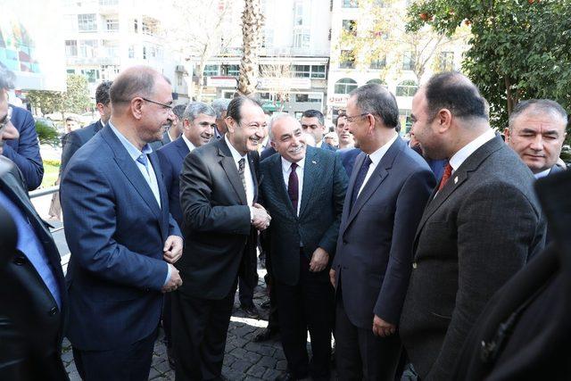 Bakan Özhaseki Şanlıurfa’daki belediyeciliği takdir etti