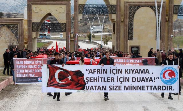 Burdur'da şehitlere saygı yürüyüşü