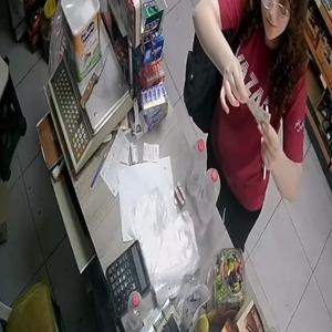 Market sahibini bulamadı, ücreti tezgaha bıraktı