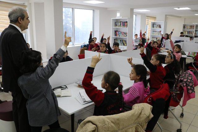 Haliliye Belediyesinden masal saati etkinliği