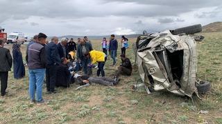 Van'da şarampole devrilen otomobildeki 5 kişi yaralandı