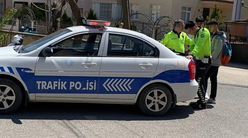 Zile’de kasksız ve belgesiz motosiklet kullananlara ceza yağdı