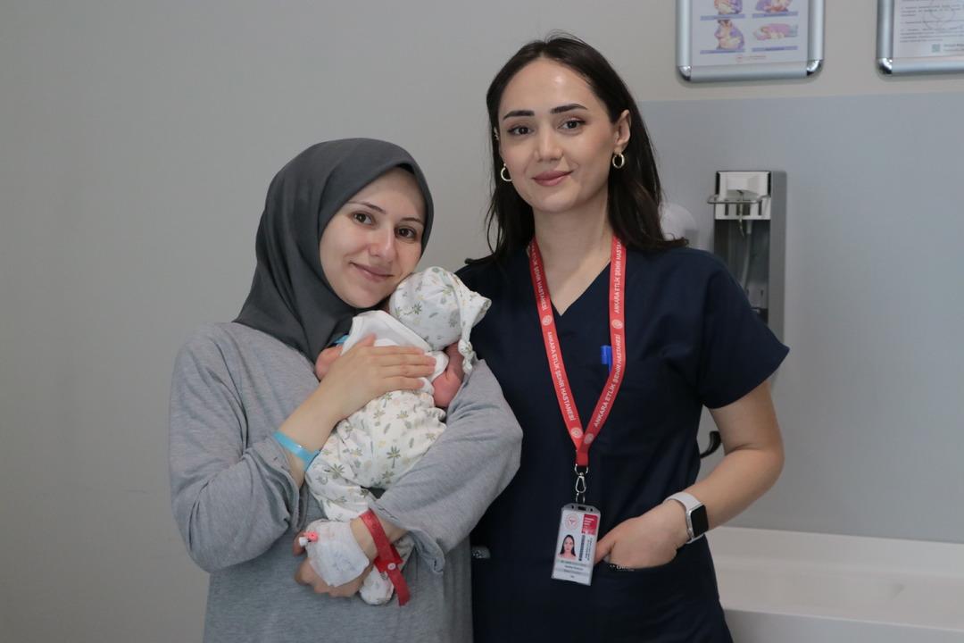EBELER-BIR-GEBENIN-HER-ZAMAN-YANINDA-OL_697419_206437