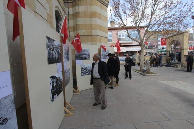 Bayburt’ta Ermeni Mezalimi’’  konulu fotoğraf sergisi Yakutiye Cami bahçesine taşındı