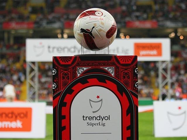 Süper Lig'den düşünce veda... Basın toplantısında istifasını açıkladı!