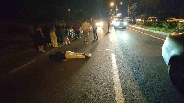 Domuz sürüsüne çarpan motosiklet sürücüsü ağır yaralandı