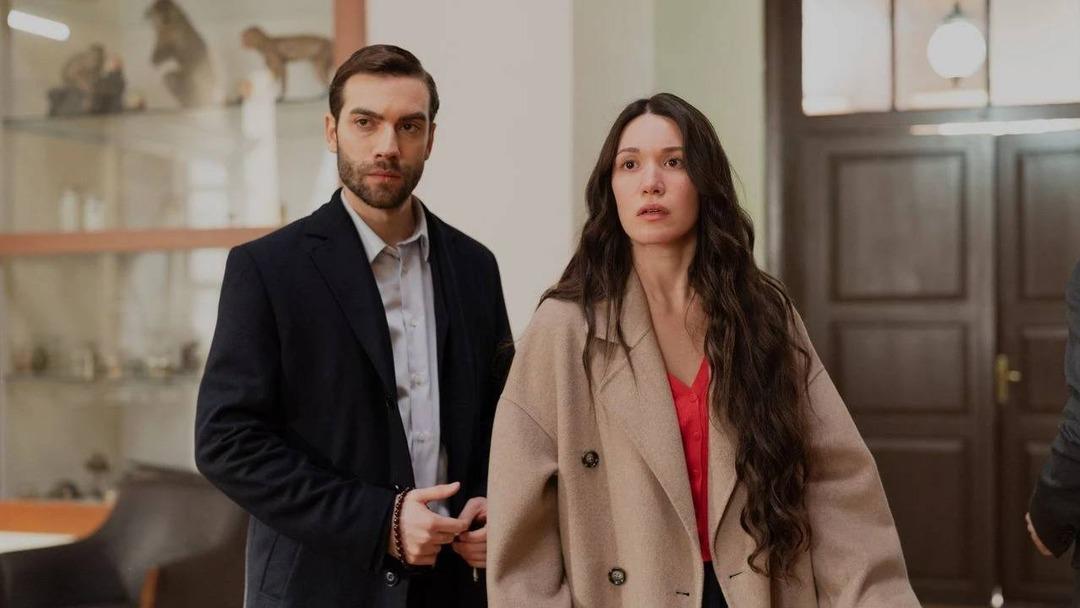 2025’te reyting rekoru kıran dizilerdeki kadın karakterlerin tarzlarını inceliyoruz! 4